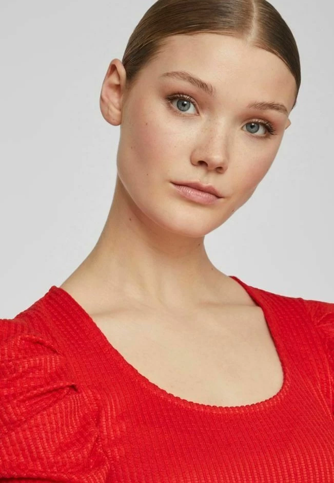 Vila Mit Kurzen Ärmeln Detailreiches - T-Shirt Imprimé - Flame Scarlet – Image 4