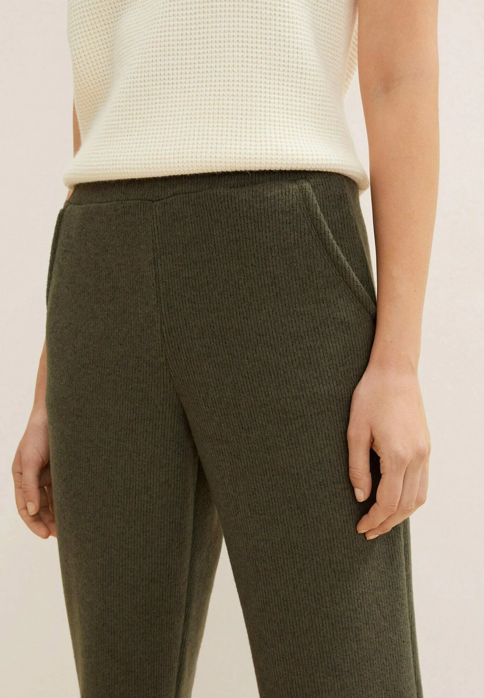 Tom Tailor Loose Fit - Pantalon Classique - Tarmac Khaki Melange – Image 4