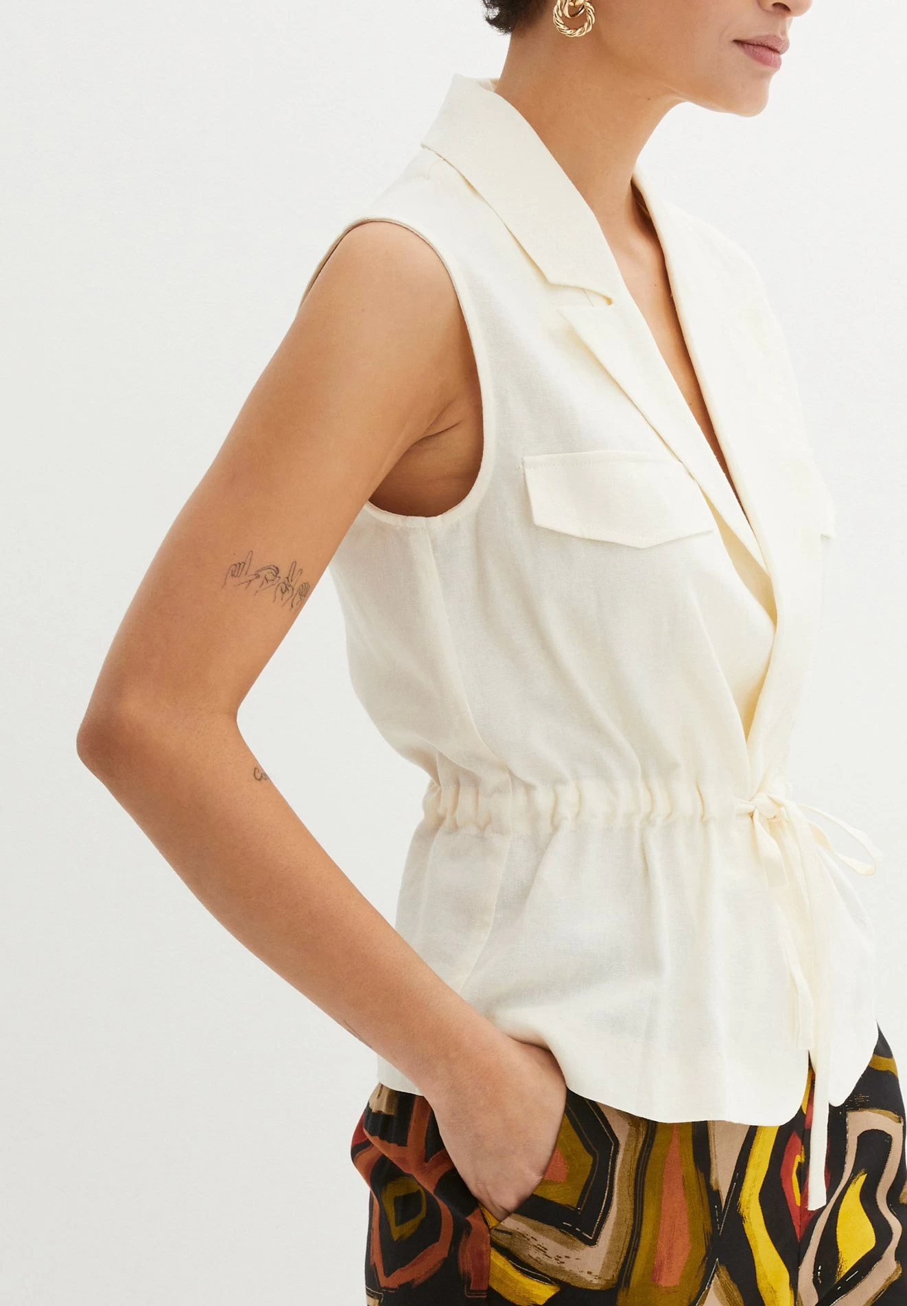 Veste Sans Manches - White – Image 4